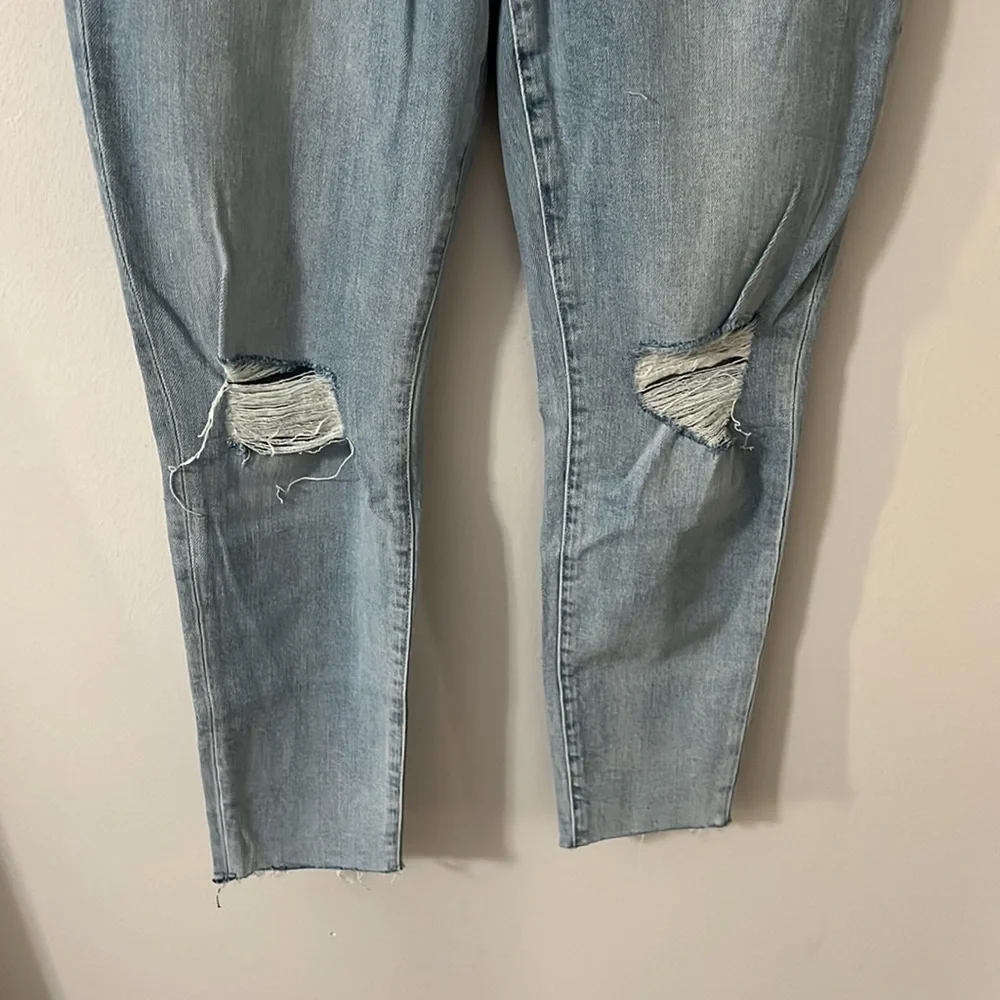 •GOOD AMERICAN • GOOD LEGS CROP RAW HEM Jeans - Picture 12 of 15